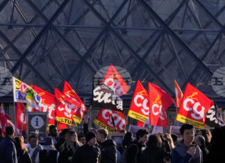 Служителите на Лувъра в Париж решиха да стачкуват Служителите на Лувъра в Париж решиха да стачкуват