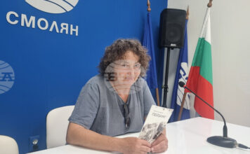 Смолянската художничка Весела Стаменова представя изложба и втора стихосбирка „Пейзажи“ Смолянската художничка Весела Стаменова представя изложба и втора стихосбирка „Пейзажи“