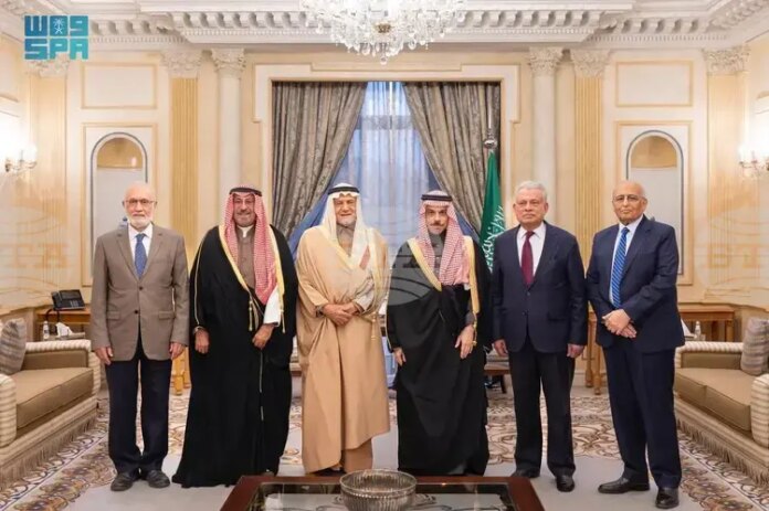 СПА: Саудитския външен министър се срещна с председателя на настоятелството СПА: Саудитския външен министър се срещна с председателя на настоятелството на Оксфордския център за ислямски изследвания