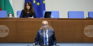 Според европейска директива, базовото обучение по „Дентална медицина“ включва курс на теоретично и практическо обучение, каза министърът в оставка Красимир Вълчев