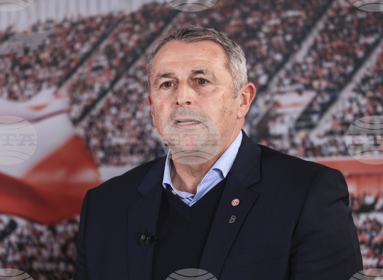 Свен Мислинтат пое поста на Клаус Алофс в управлението на