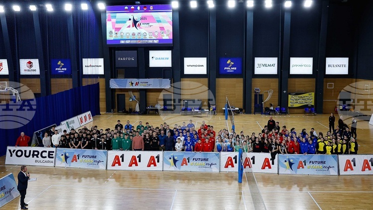 Шампионите от Левски Стоил Палев Дамян Колев и Кристиан Титрийски