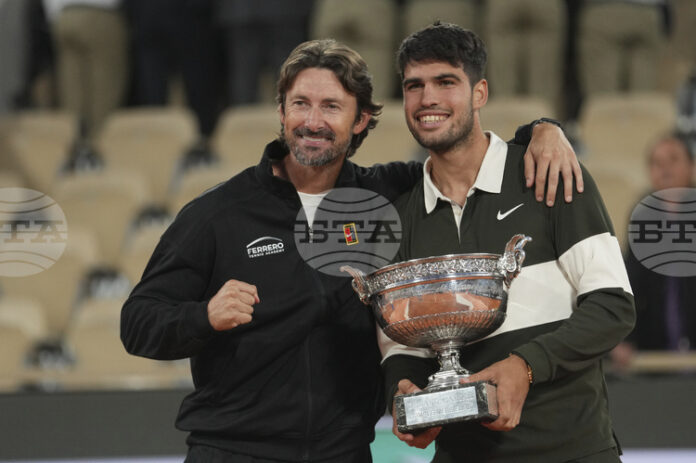 Световният номер 1 в тениса Карлос Алкарас се раздели с Световният номер 1 в тениса Карлос Алкарас се раздели с треньорa си Хуан Карлос Фереро