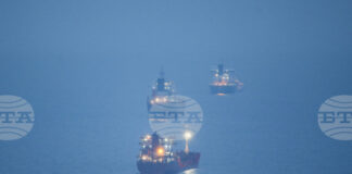 Танкер със слънчогледово олио, плаващ под руски флаг, е бил атакуван в Черно море близо до турския град Синоп