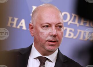 Тази година България има два пъти по-висок икономически растеж от средния за Европа, заяви премиерът Росен Желязков Тази година България има два пъти по-висок икономически растеж от средния за Европа, заяви премиерът Росен Желязков