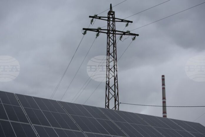 Токът за бизнеса утре поевтинява със 7 процента, сочат данните на БНЕБ