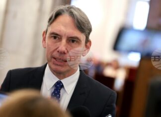 Този бюджет на НЗОК е по-лош от предишния, медицински сестри и лекари няма да получат никакво увеличение на заплатите, каза Васил Пандов от ПП-ДБ Този бюджет на НЗОК е по-лош от предишния, медицински сестри и лекари няма да получат никакво увеличение на заплатите, каза Васил Пандов от ПП-ДБ