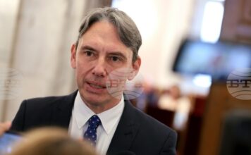 Този бюджет на НЗОК е по-лош от предишния, медицински сестри и лекари няма да получат никакво увеличение на заплатите, каза Васил Пандов от ПП-ДБ Този бюджет на НЗОК е по-лош от предишния, медицински сестри и лекари няма да получат никакво увеличение на заплатите, каза Васил Пандов от ПП-ДБ