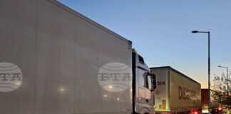 Трафикът е изключително интензивен на ГКПП "Капитан Андреево" и ГКПП "Лесово" на изход за товарни автомобили