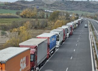 Трафикът е изключително интензивен на ГКПП "Капитан Андреево" и "Лесово" на изход за товарни автомобили Трафикът е изключително интензивен на ГКПП "Капитан Андреево" и "Лесово" на изход за товарни автомобили