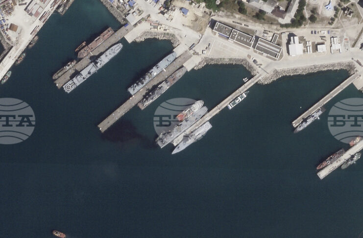 Украйна порази в първата атака с подводни дронове руска подводница в пристанище Новоросийск