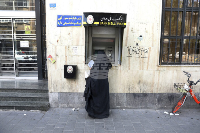 Управителят на централната банка на Иран подаде оставка на фона на рязкото обезценяване на риала и влошаващите се икономически условия