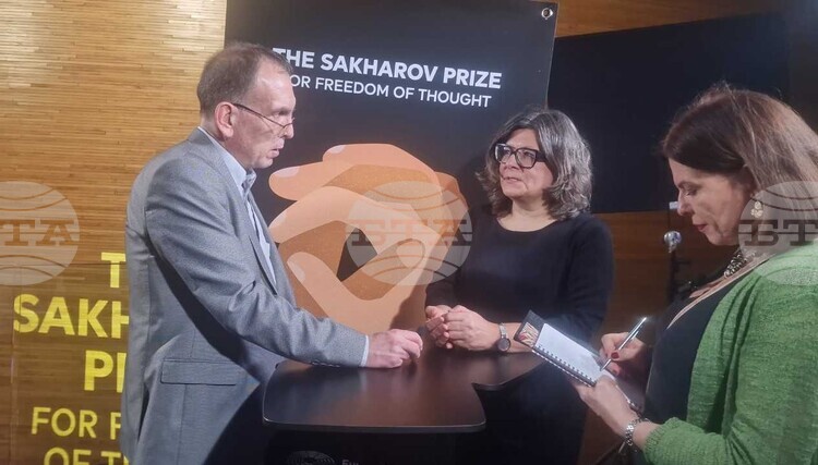 В интервю за БТА
                                                                                                Беларус явно има план за затворения Анджей Почобут - чакаме да чуем какъв е залогът, заяви представителката на носителя на наградата „Сахаров“ Ана Кетлинска