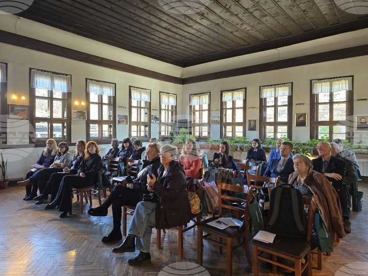 В Копривщица се проведе семинар за опазване от въздействията на климата на Мавзолея костница на Априлци