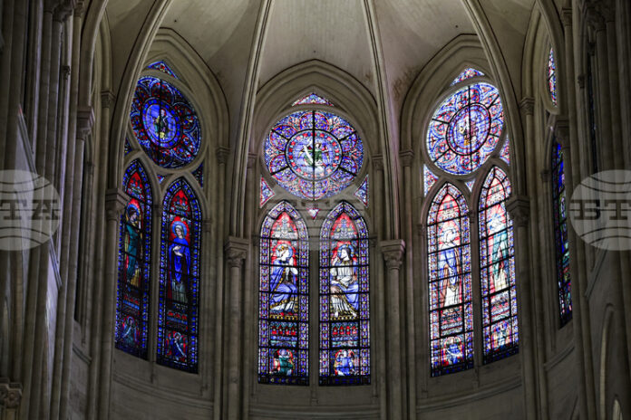 В Париж са представени спорни проекти за нови витражи на катедралата „Нотр Дам“