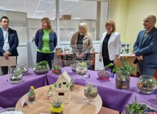 В Шуменския университет бе открит базар на растителни терариуми в подкрепа на дневен център за пълнолетни лица с увреждания В Шуменския университет бе открит базар на растителни терариуми в подкрепа на дневен център за пълнолетни лица с увреждания