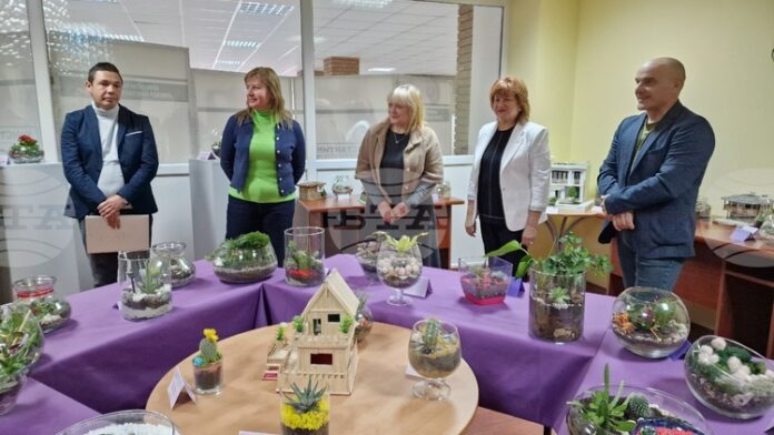 В Шуменския университет бе открит базар на растителни терариуми в В Шуменския университет бе открит базар на растителни терариуми в подкрепа на дневен център за пълнолетни лица с увреждания