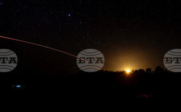 Външните министри на Тайланд и Камбоджа пристигнаха в Китай за разговори след вчерашното споразумение за спиране на огъня Външните министри на Тайланд и Камбоджа пристигнаха в Китай за разговори след вчерашното споразумение за спиране на огъня