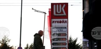 Вашингтон разрешава определени трансакции, свързани с бензиностанциите на „Лукойл“ извън Русия
