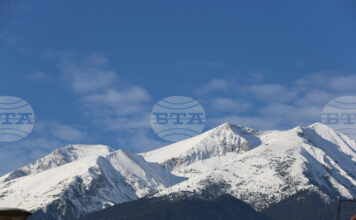 Във високите части на Рила и Пирин духа бурен вятър, предупреждават от Планинската спасителна служба