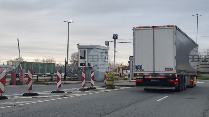 Възможни са затруднения при преминаването на товарни автомобили през граничните Възможни са затруднения при преминаването на товарни автомобили през граничните преходи с Гърция