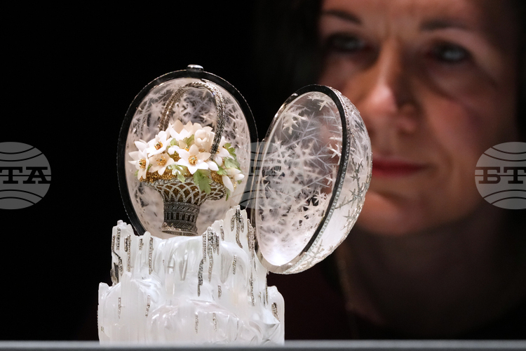  Яйце на Фаберже инкрустирано с диаманти и подарено на майката