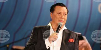 За 30 години на сцената разбрах, че не трябва да променям своя стил и ориентацията си към музиката, каза Васил Петров преди концерта в Казанлък