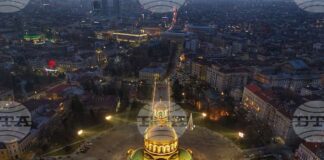 Забранява се престоят и паркирането на пл. „Св. Александър Невски” от 16:00 ч. до приключване на празничното богослужение