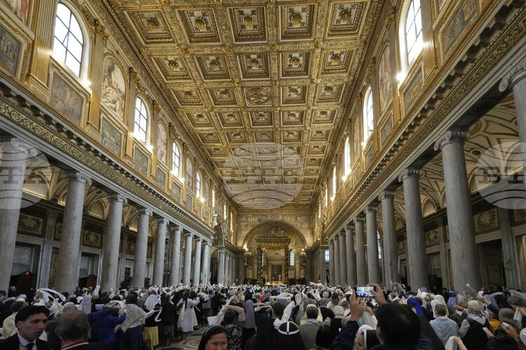 Започва затварянето на светите врати, отворени в четири базилики в Рим и Ватикана за Юбилейната година на Римокатолическата църква