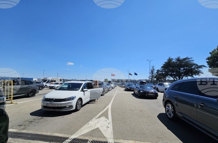 Засилен е трафикът за товарни автомобили на границата с Турция, а за леки коли - със Сърбия, съобщава "Гранична полиция"