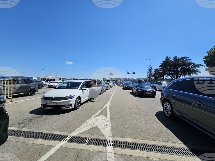 Трафикът за товарни автомобили на изход от граничните пунктове Капитан