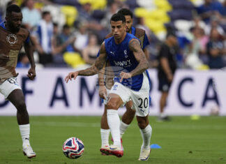 Защитникът на Ал-Хилал Кансело нападнал пътник, който го снимал в самолет Защитникът на Ал-Хилал Кансело нападнал пътник, който го снимал в самолет