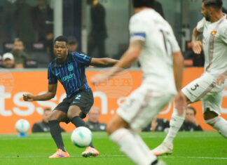 Защитникът на Интер Дензел Дъмфрис ще отсъства между два и три месеца