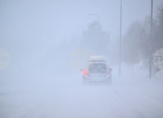 Зимна буря остави без ток десетки хиляди хора в Швеция