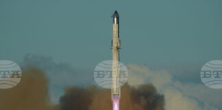 „СпейсЕкс“ обмисля първично публично предлагане на акции през следващата година, съобщава „Информейшън“