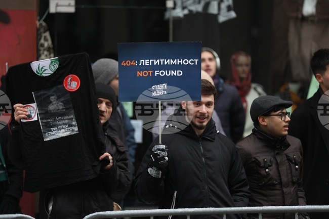  Граждани стачкуват пред Висш съдебен съвет с искане за оставката на и.ф. основен прокурор Борислав Сарафов 