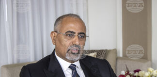 Водачът на Южния преходен съвет (ЮПС) на Йемен Айдарус аз Зубайди по време на среща на Общото събрание на ООН дава интервю в Ню Йорк. 22 септември 2023 г