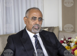 Водачът на Южния преходен съвет (ЮПС) на Йемен Айдарус аз Зубайди по време на среща на Общото събрание на ООН дава интервю в Ню Йорк. 22 септември 2023 г