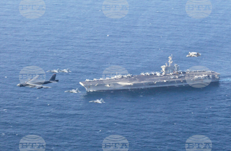 Американският самолетоносач "Ейбрахам Линкълн".