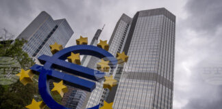 Ако еврото продължава да поскъпва спрямо долара, може да се наложи ЕЦБ да обмисли ново намаление на лихвите, заяви австрийският централен банкер