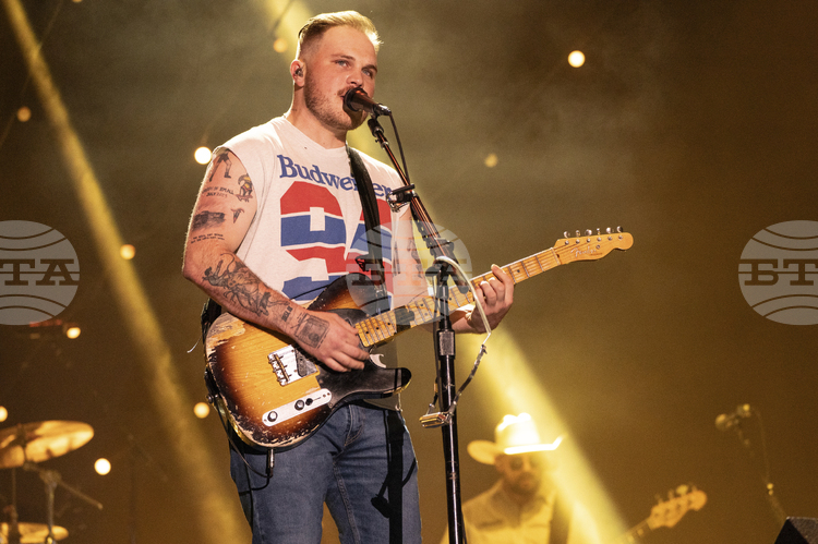 Кънтри артистът Зак Брайън от САЩ се е оженил за