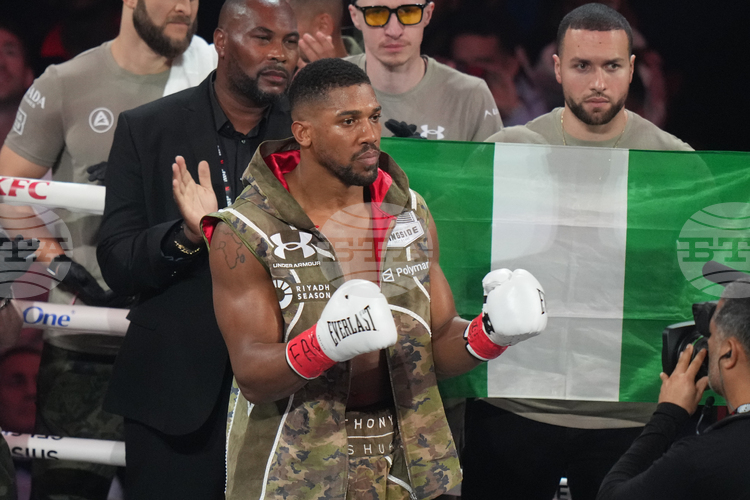 Бившият шампион по бокс в тежка категория Антъни Джошуа бе