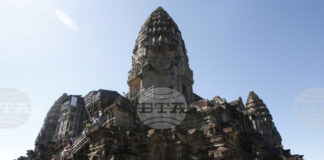 Археолози ще реставрират кула на храм в Ангкор