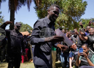 Армията в Уганда отрече твърдения, че ден след президентските избори е отвлякла кандидата на опозицията Боби Уайн