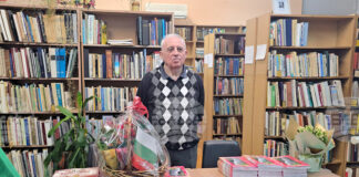 Асен Дипчев, правнукът на Райна Княгиня, представи в Панагюрище преиздадената си стихосбирка „Вода и Кръв“