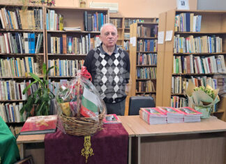 Асен Дипчев, правнукът на Райна Княгиня, представи в Панагюрище преиздадената си стихосбирка „Вода и Кръв“