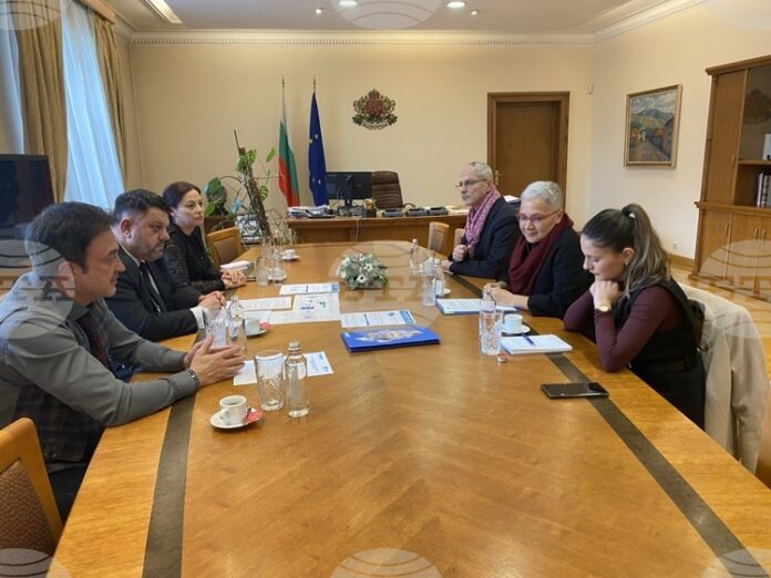 Атанас Зафиров и Седа Кузуджу, представител на Върховния комисариат за бежанците на ООН, обсъдиха въпросите за миграцията и бежанците у нас