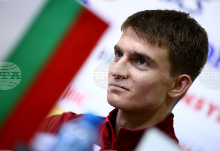 Българинът Александър Кръшняк завърши на втора позиция в паралелния слалом в Бад Гащайн от Световната купа по сноуборд