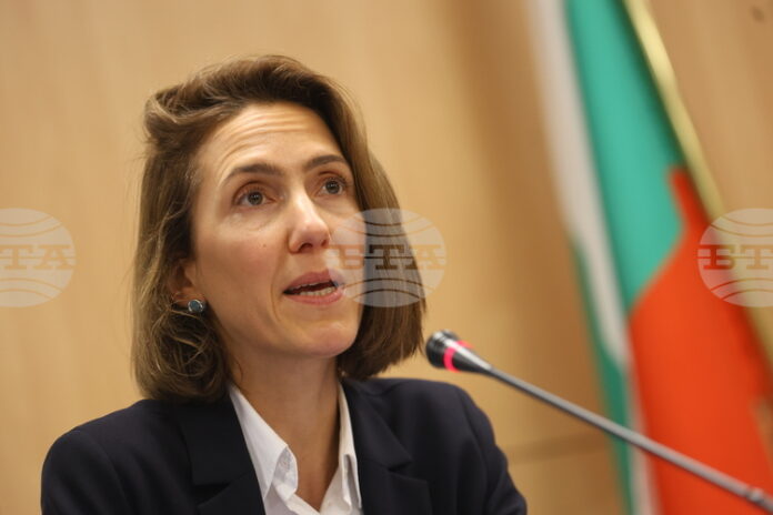 Българските граждани заслужават институции, които служат на обществения интерес, а не на политически мрежи, заявиха от "Обнови Европа"