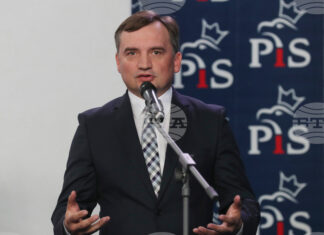 Бившият полски министър Збигнев Жобро каза, че е получил убежище в Унгария